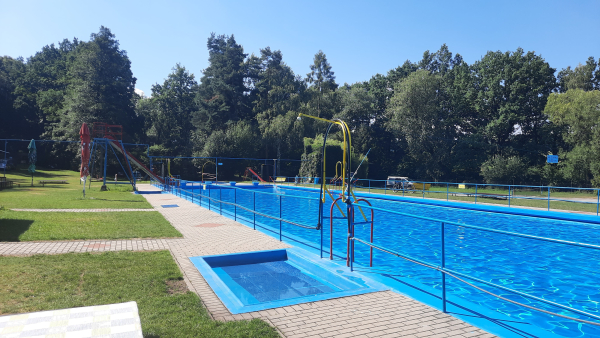 Přírodní koupaliště - betonová nádrž ke koupání Velká Kraš