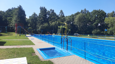 Přírodní koupaliště - betonová nádrž ke koupání Velká Kraš